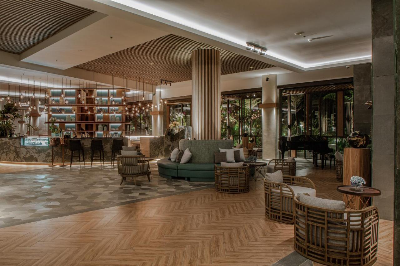 The Botanica Sanctuary Hotel ปุนจัก ภายนอก รูปภาพ The lobby of the hotel