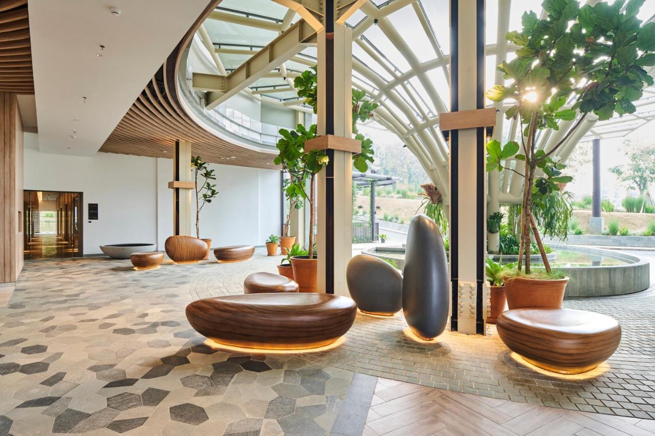 The Botanica Sanctuary Hotel ปุนจัก ภายนอก รูปภาพ The lobby of the hotel