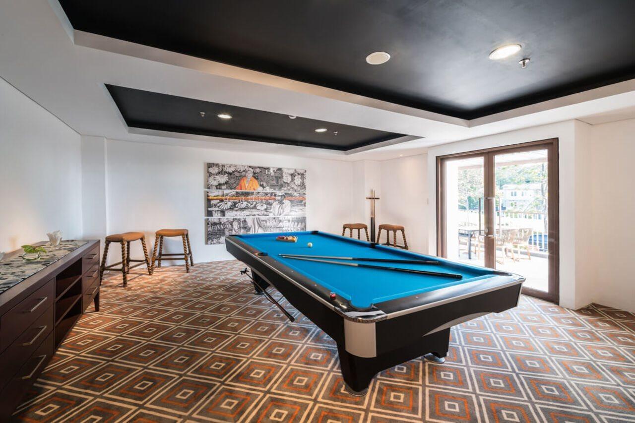 The Botanica Sanctuary Hotel ปุนจัก ภายนอก รูปภาพ A pool table